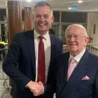 An Teachta Dála Pat the Cope Ó Gallachóir agus An Teachta Dála Piaras Ó Dochartaigh.