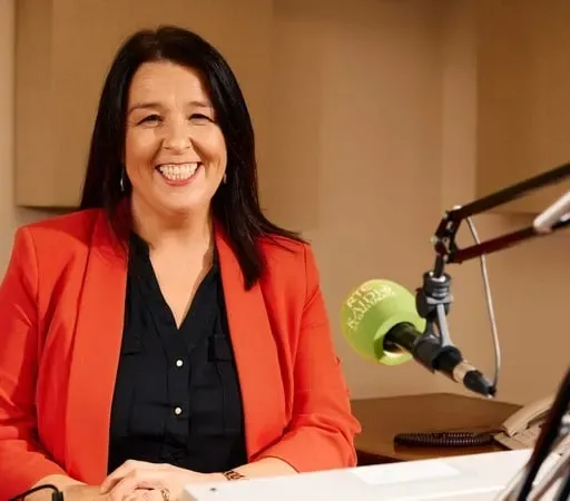 Maighréad Uí Annluain ó Sheomra na Nuachta.