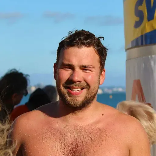 E53 - Ivan Polyntcev - Dancing in the Waves