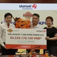 Chia sẻ của người đàn ông trúng Vietlott hơn 83,5 tỉ, không đeo mặt nạ khi nhận thưởng
