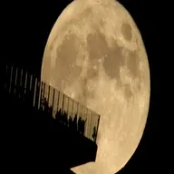 Mesec se udaljava  Italo Kalvino