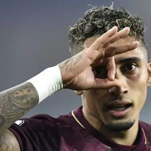 Barcelona offer Leeds €35m for Raphinha.