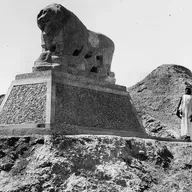 HEADLINE: Princess Ennigaldi-Nanna's Chamber: An Early Mesopotamian Museum GUEST NAME: Moudhy Al-Rashid SUMMARY: John Batchelor speaks with Moudhy Al-Rashid about Princess Ennigaldi-Nanna, high priestess to moon god Sin in Ur, who maintained ancient artif