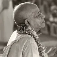 Aula do Sri Caitanya-caritamrta, Madhya-lila, cap. 20, versos 110 e 111, em 17/11/1975 - Bombaim.