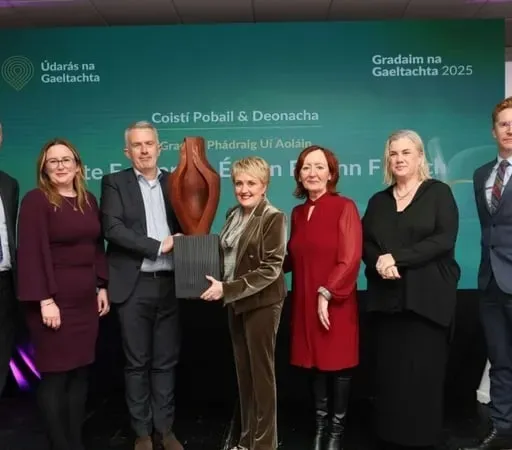 Brídín Uí Ghallchóir ó choiste forbartha Éadan Fhionn Fraoich.