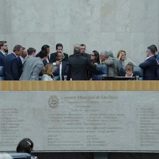 05.12.2025 = APROVADO, EM 1ª, PL DO TRANSPORTE DE PASSAGEIROS POR MOTO E 2ª VOTAÇÃO SERÁ 2ª FEIRA