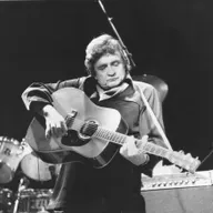 Rockhistorier om Johnny Cash: “Det er musikken, der holder ham i live”