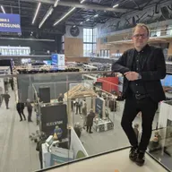 Við Tórði á túri í Stórhøllini við Tjarnir í Hoyvík