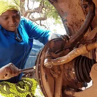 Sahel: Mécaniciennes parmi les hommes (Magazine)