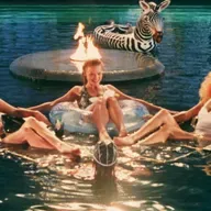 'Las Brujas de Eastwick', una comedia clásica (y picante) más libre que las de ahora
