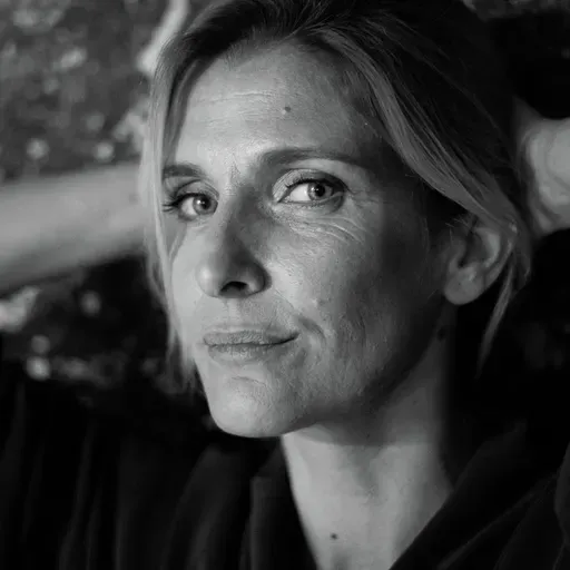 Inês Castel-Branco (parte 2): “Porque é que temos de ter todas mamas iguais e perseguir a juventude? Gosto das minhas rugas”