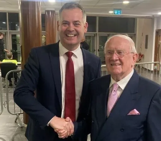 An Teachta Dála Pat the Cope Ó Gallachóir agus An Teachta Dála Piaras Ó Dochartaigh.