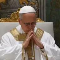 Papa Leão XIV pede cessar-fogo em Gaza e lamenta ataque à única igreja católica na região