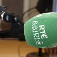 Antaine Ó Seaghadh, Ciaráin Mac Dónaill agus Caitríona Ní Ógáin, painéal na seachtaine.