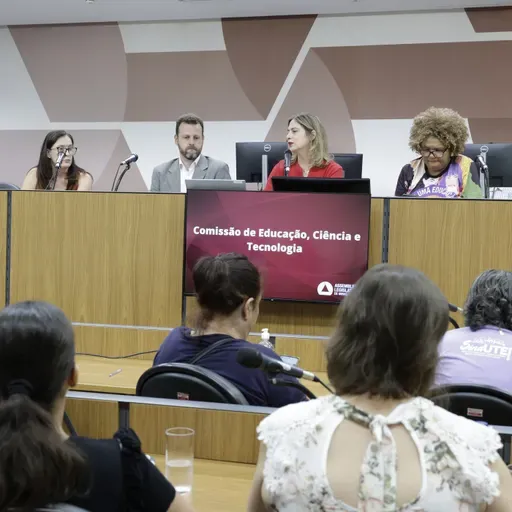 Representantes do Executivo esclarecem dúvidas sobre concursos na Seplag e Educação