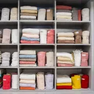 De produtos de limpeza a toalha de banho: o que não pode faltar no "carrinho" da Lucy!