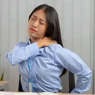 Hội chứng cổ - vai - cánh tay: Người ngồi máy tính nhiều, người tắm đêm cần lưu ý