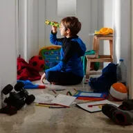 Como o excesso de estímulos afeta o desenvolvimento infantil