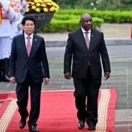 Việt Nam nỗ lực thoát khỏi bẫy Mỹ-Trung