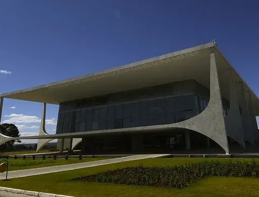 Governo recorre ao STF para manter validade do decreto do IOF