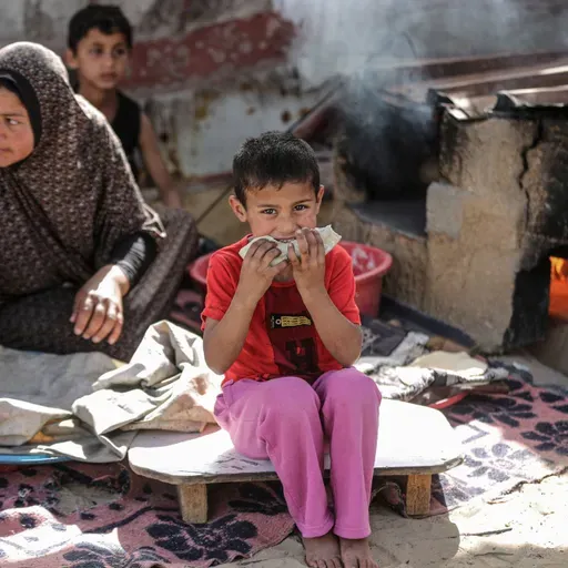 Gaza - Matumizi ya plastiki kama nishati ya kupikia yasababisha kuenea kwa magonjwa ya kupumua