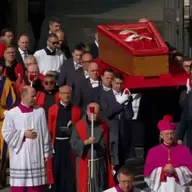 Tertulia: El traslado del féretro con los restos del Papa