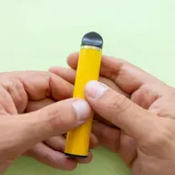 Pētījums: vairāk nekā 40% e-cigarešu Latvijas tirgū nonākušas nelegāli