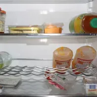 Como tirar mau cheiro de geladeira? Lucy explica!