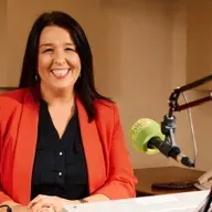 Maighreád Uí Annluain ó sheomra na Nuachta.