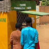 À Niamey, les jeunes et les femmes séduits par les jeux de hasard (Magazine)