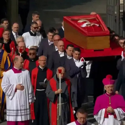 Tertulia: El traslado del féretro con los restos del Papa