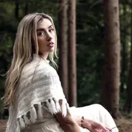 Muireann Ní Bhaoill, amhránaí