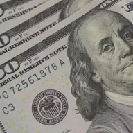 Decisão dos EUA sobre PCC e CV gera cautela no mercado; Ibovespa recua e dólar sobe