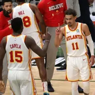 Trae Young le saca el primer partido a los Bucks de Giannis Antetokounmpo.