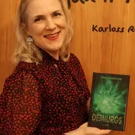 Dženas Andersones "Demiurgs" – romāns, ko var izlasīt vienā elpas vilcienā