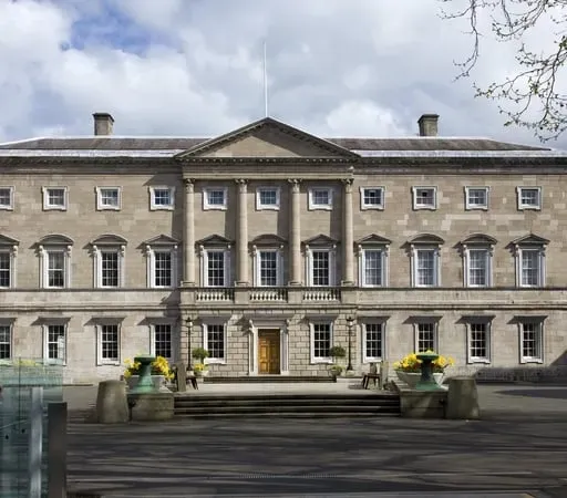 Tús Áite: Polaitíocht an Lae