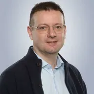 Viggo Johannesen - Ungur og kallaður til leiðara