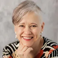 Četru paaudžu sieviešu likteņi romānu ciklā. Saruna ar rakstnieci Daci Rukšāni