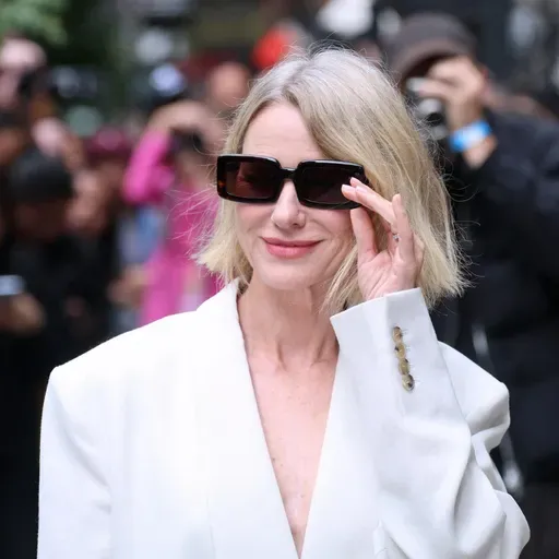 Naomi Watts: "Jetzt schon?" - Ein amüsantes Buch über die Wechseljahre