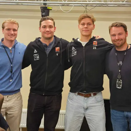 – Okei, hvem er han idioten her?