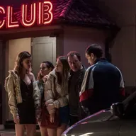 Es Cine: Un club de alterne con Jaime Lorente, una jockey Úrsula Corberó, una viuda negra Ivana Baquero y Cerezo