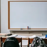 Neattaisnota prombūtne no skolas var radīt problēmas: kā mazināt skolēnu kavējumus skolā?