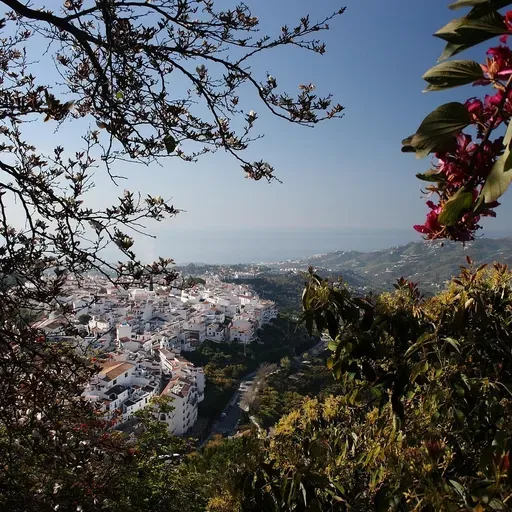 Descubre la Costa del Sol en otoño: guía de pueblos y rincones imprescindibles