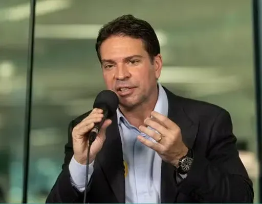 Abin Paralela: Ramagem produziu relatório contra urnas usado por Bolsonaro em live, diz PF