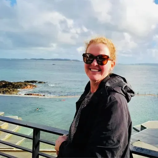 Êrens oorsee 11 November 2025