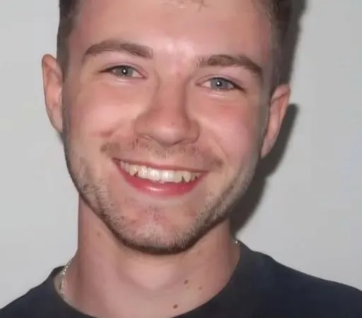 Isaac Masterson, mac léinn.