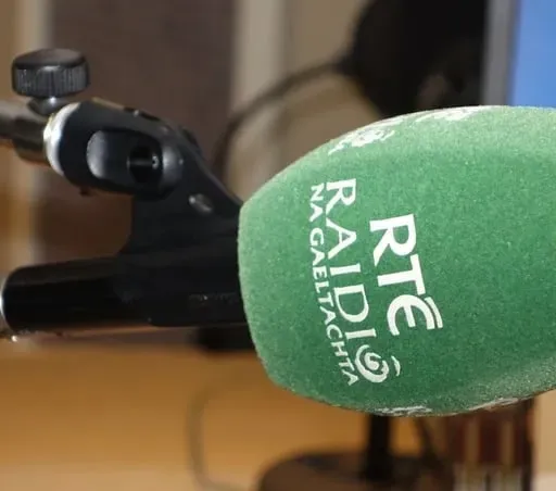 Antaine Ó Seaghadh, Ciaráin Mac Dónaill agus Caitríona Ní Ógáin, painéal na seachtaine.