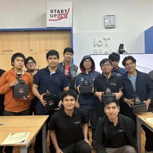 Startup peruana revoluciona la enseñanza de robótica con laboratorios remotos interactivos