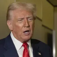 Tús Áite: Donald Trump agus rialtas dúnta síos