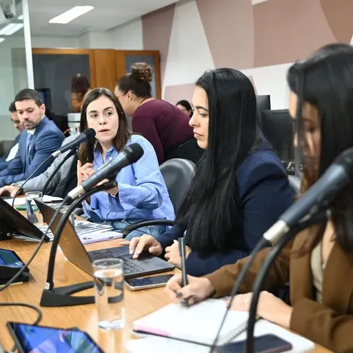 Assembleia cobra plano de investimentos em educação